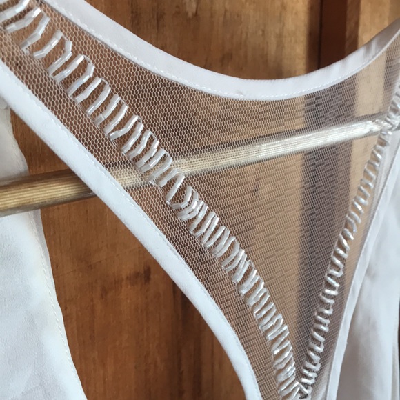 White top - Picture 5 of 6